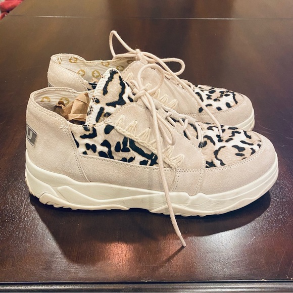 Mou Cream Ankle Boots with Unique Design - Picture 3 of 7